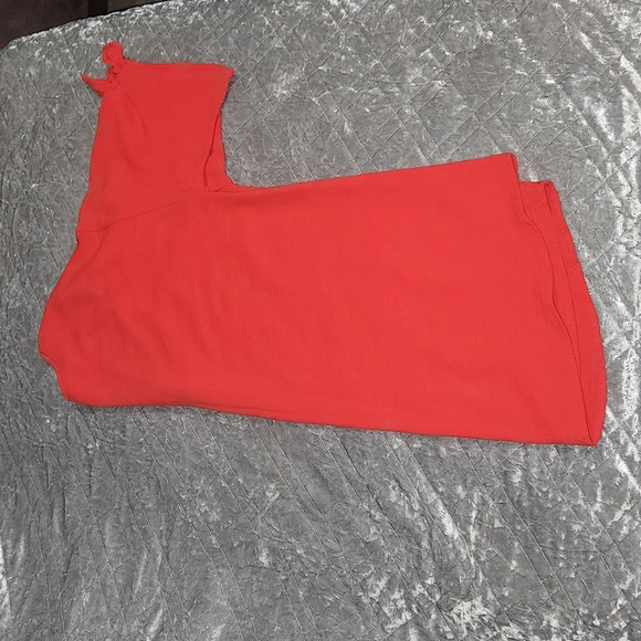 Betsy's Boutique Shop Red Short Sleeve with Bows Button Down V- Neck Top. - Picture 5 of 9